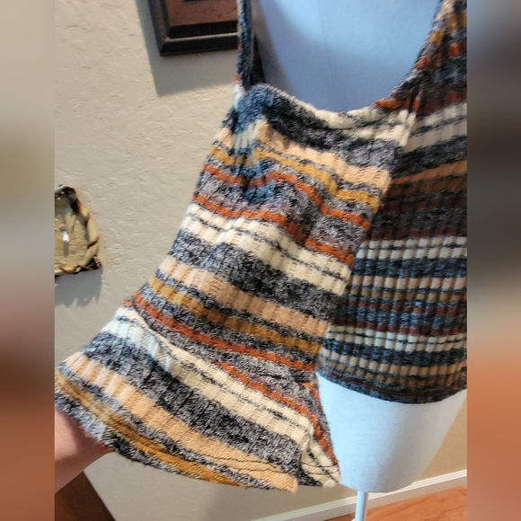 BCBG Cropped & Cold Shoulder Sweater - Size L - Picture 3 of 5